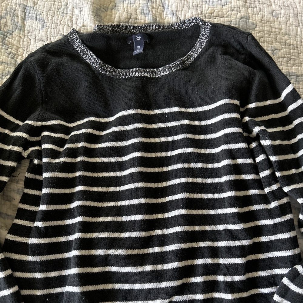 Gap sweater